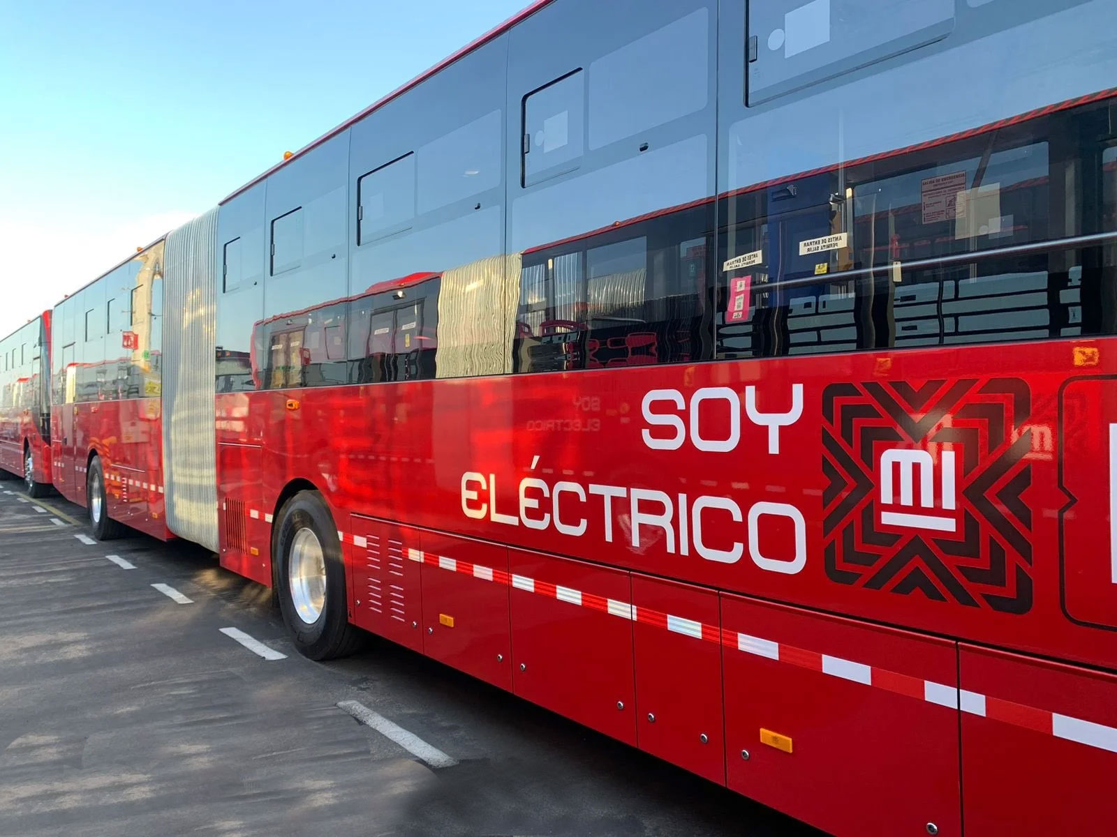 Lee más sobre el artículo La Electrificación del Metrobús de la CDMX: Un Paso Hacia la Sostenibilidad